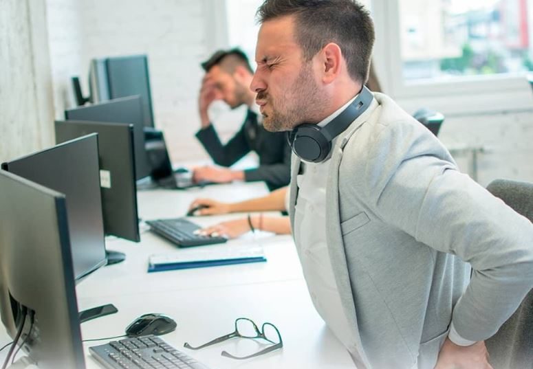 Dor nas costas é o principal motivo de afastamento do trabalho no Brasil